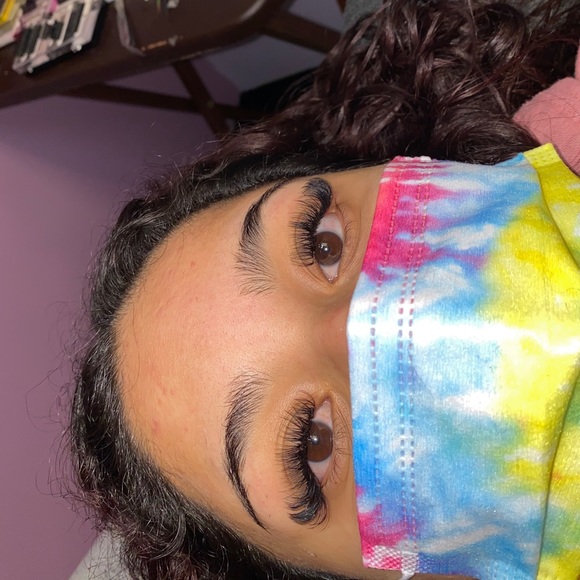 Individual Eyelashes Extensions - Picture 10 of 12